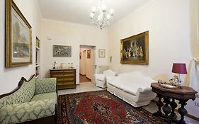 Fontana De Trevi Apartment